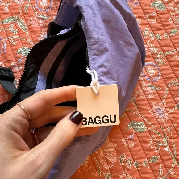 NWT Medium Baggu Bluebell Crescent Bag! - Picture 3 of 5